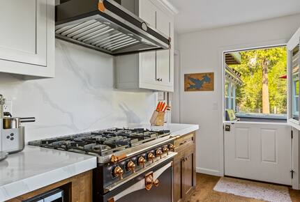 Modern Lake Arrowhead Escape With Stunning Water Views - Lake Arrowhead, California