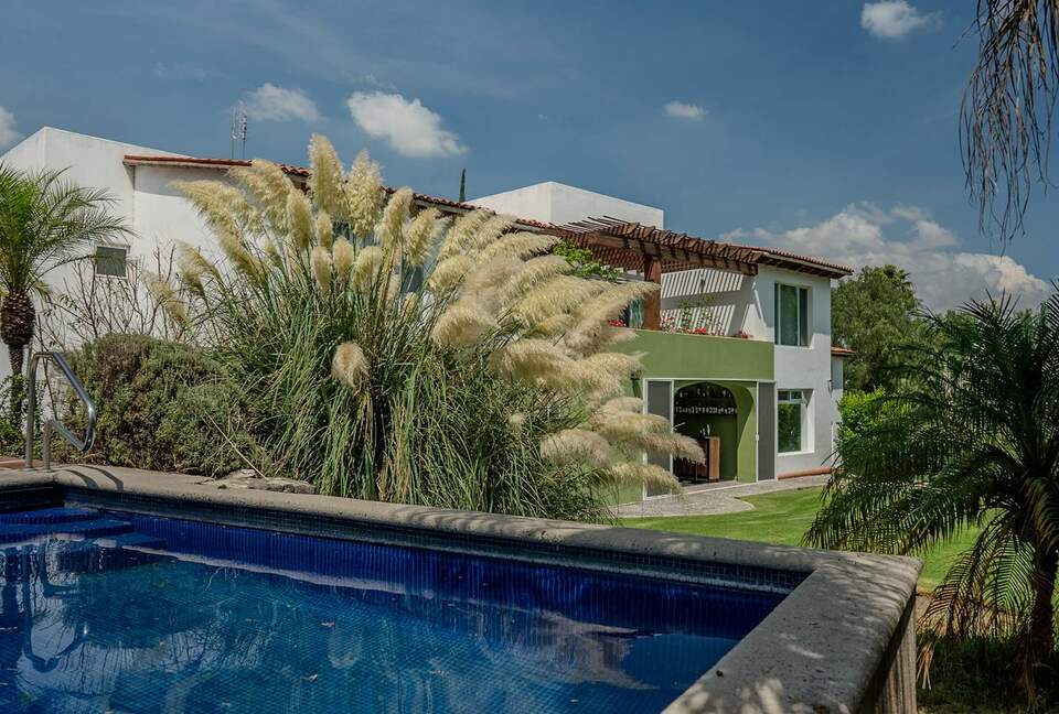 Tranquil Golfside Villa in Balvanera Polo Country Club Country Club - Corregidora, Mexico