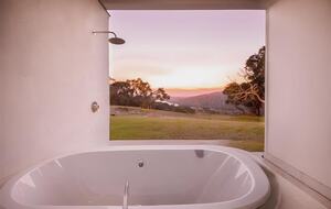 Outdoor bath for private star gazing