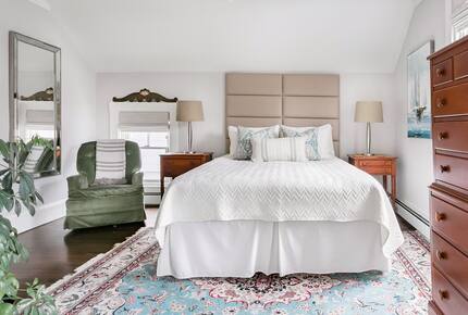 Coastal Charmer Steps from Thames Street & Newport Harbor - Newport, Rhode Island