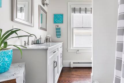 Coastal Charmer Steps from Thames Street & Newport Harbor - Newport, Rhode Island