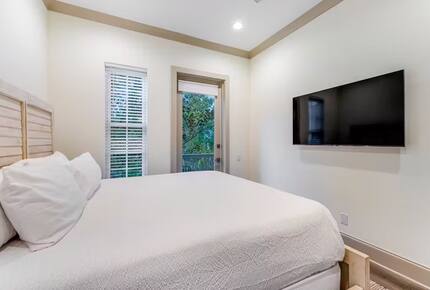 Newly Built Luxury Retreat with High Ceilings & Gulf Breeze Views - Santa Rosa Beach, Florida