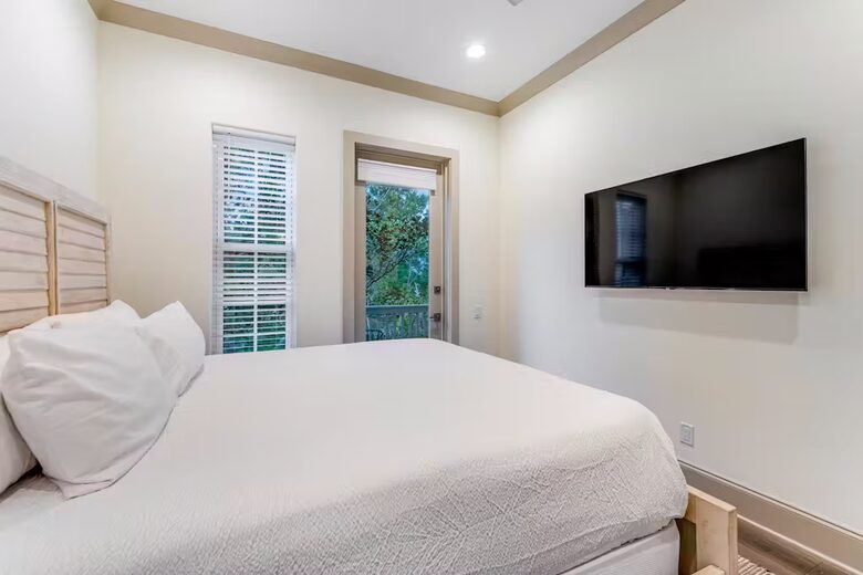 Newly Built Luxury Retreat with High Ceilings & Gulf Breeze Views - Santa Rosa Beach, Florida