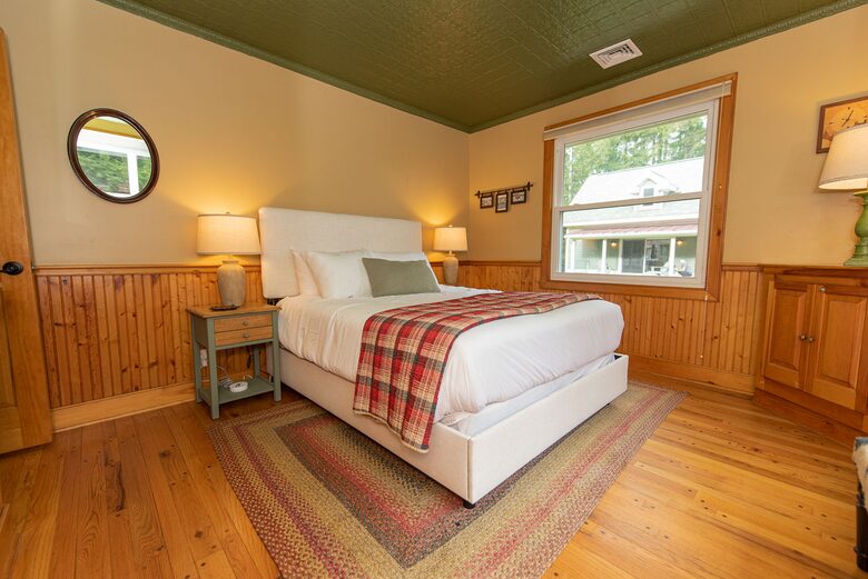 Friends Lake Estate | A Luxurious Adirondack Waterfront Retreat - Chestertown, New York