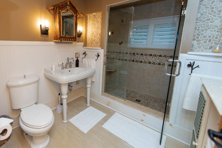 Friends Lake Estate | A Luxurious Adirondack Waterfront Retreat - Chestertown, New York