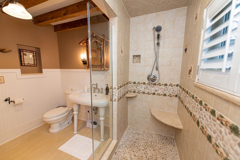 Friends Lake Estate | A Luxurious Adirondack Waterfront Retreat - Chestertown, New York