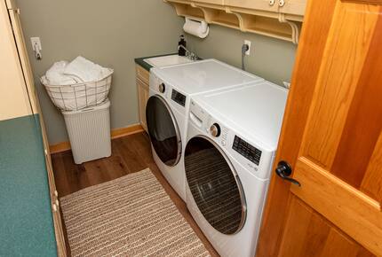 Friends Lake Estate | A Luxurious Adirondack Waterfront Retreat - Chestertown, New York