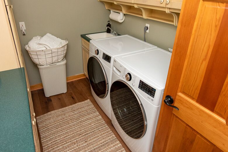 Friends Lake Estate | A Luxurious Adirondack Waterfront Retreat - Chestertown, New York