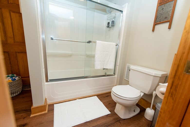 Friends Lake Estate | A Luxurious Adirondack Waterfront Retreat - Chestertown, New York