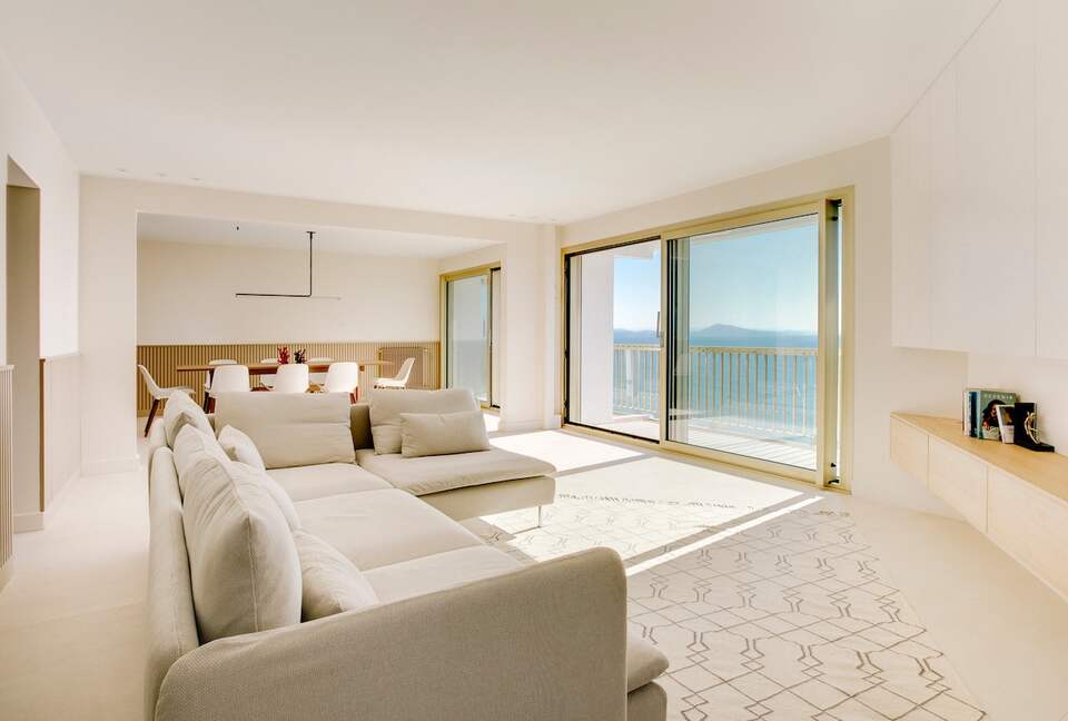 Refined Oceanfront Apartment Above Côte des Basques - Biarritz, France