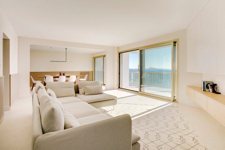 Refined Oceanfront Apartment Above Côte des Basques - Biarritz, France