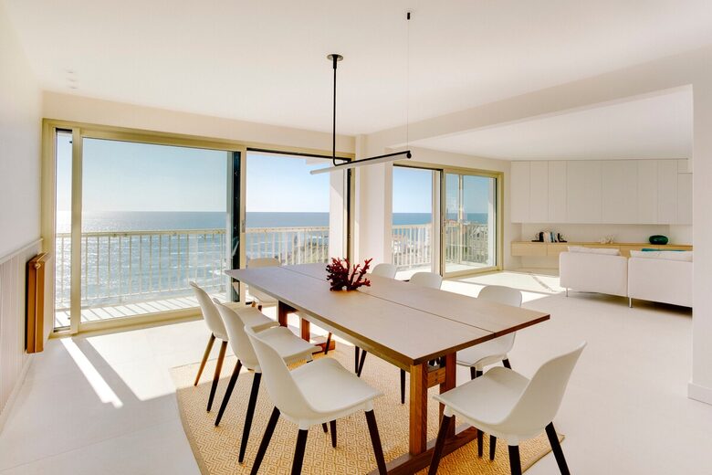 Refined Oceanfront Apartment Above Côte des Basques - Biarritz, France