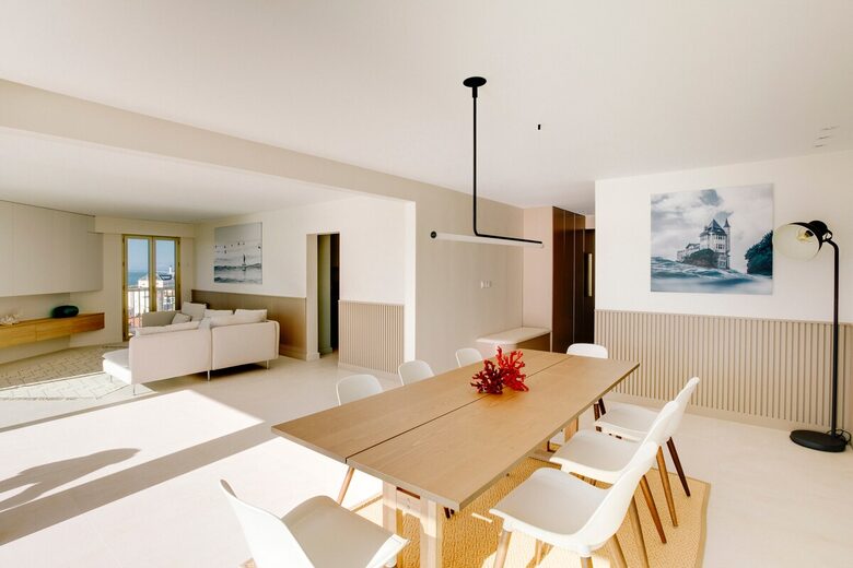 Refined Oceanfront Apartment Above Côte des Basques - Biarritz, France