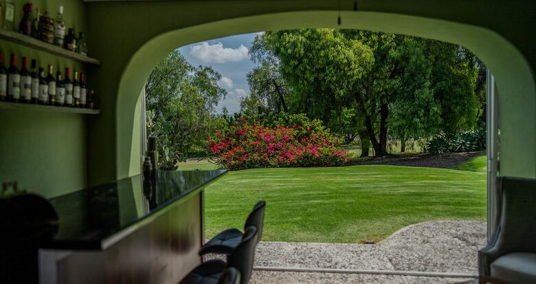 Tranquil Golfside Villa in Balvanera Polo Country Club Country Club - Corregidora, Mexico