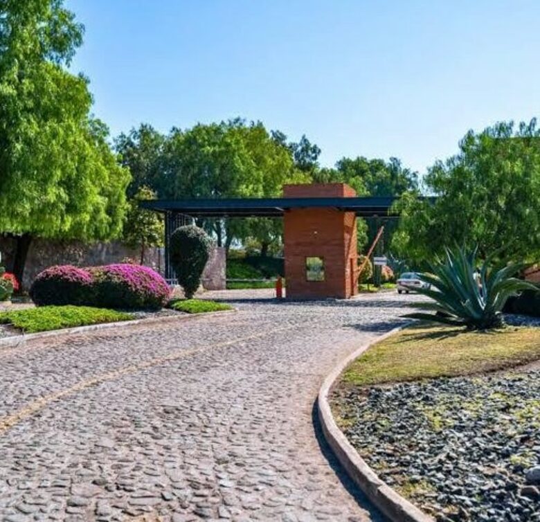 Tranquil Golfside Villa in Balvanera Polo Country Club Country Club - Corregidora, Mexico