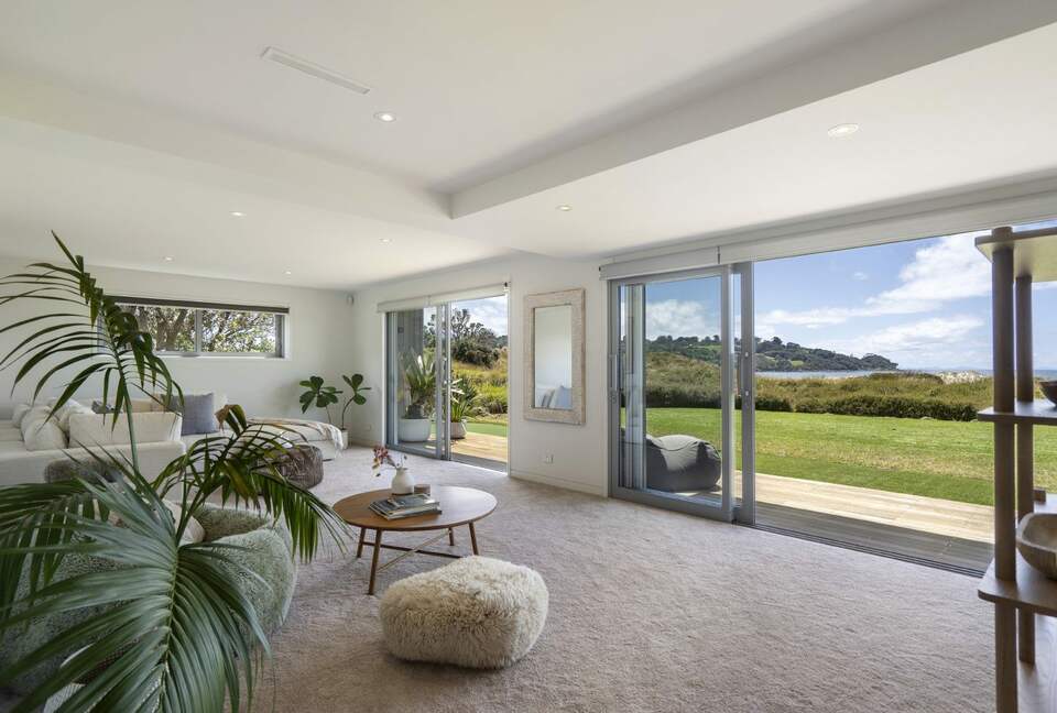 Omaha Waterfront Haven with Pool and Ocean Views - Omaha, New Zealand