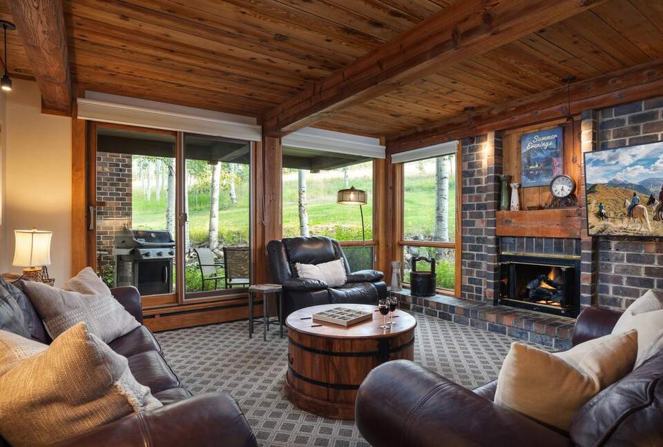 Ski-In/Ski-Out Snowmass Condo with Fireplace & Mountain Views - Snowmass Village, Colorado