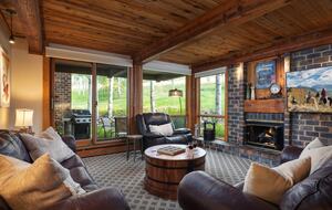 Ski-In/Ski-Out Snowmass Condo with Fireplace & Mountain Views - Snowmass Village, Colorado