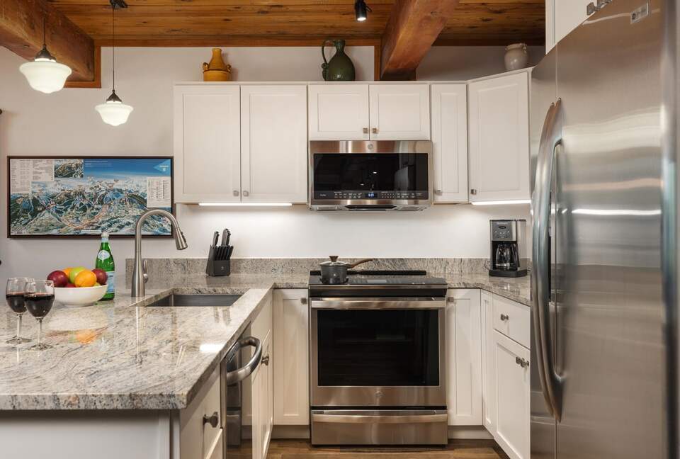 Ski-In/Ski-Out Snowmass Condo with Fireplace & Mountain Views - Snowmass Village, Colorado