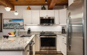 Ski-In/Ski-Out Snowmass Condo with Fireplace & Mountain Views - Snowmass Village, Colorado