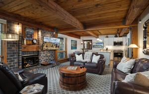 Ski-In/Ski-Out Snowmass Condo with Fireplace & Mountain Views - Snowmass Village, Colorado