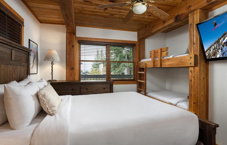 Ski-In/Ski-Out Snowmass Condo with Fireplace & Mountain Views - Snowmass Village, Colorado