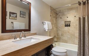 Ski-In/Ski-Out Snowmass Condo with Fireplace & Mountain Views - Snowmass Village, Colorado