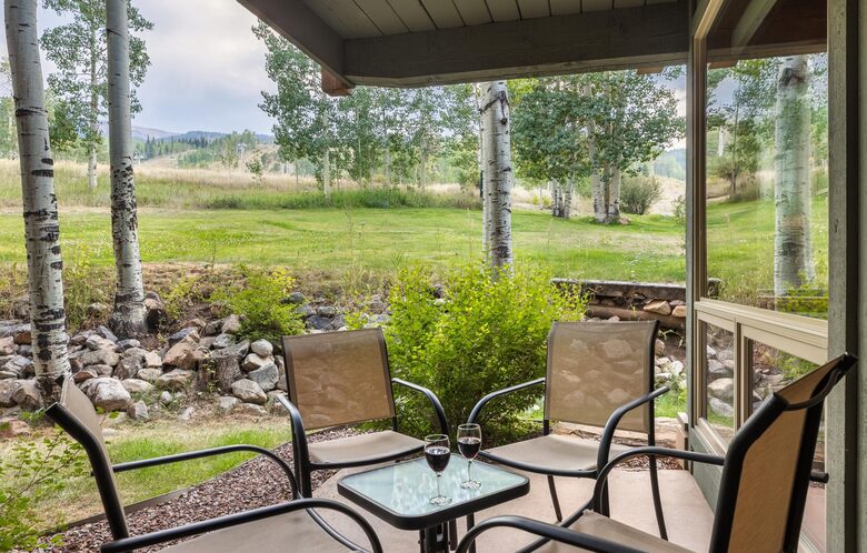 Ski-In/Ski-Out Snowmass Condo with Fireplace & Mountain Views - Snowmass Village, Colorado