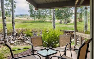 Ski-In/Ski-Out Snowmass Condo with Fireplace & Mountain Views - Snowmass Village, Colorado