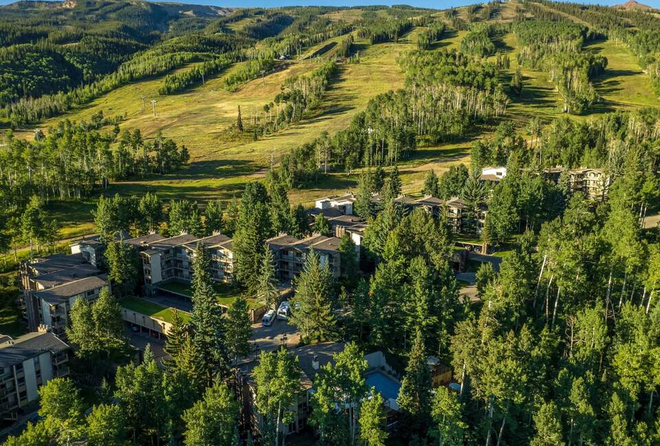 Ski-In/Ski-Out Snowmass Condo with Fireplace & Mountain Views - Snowmass Village, Colorado