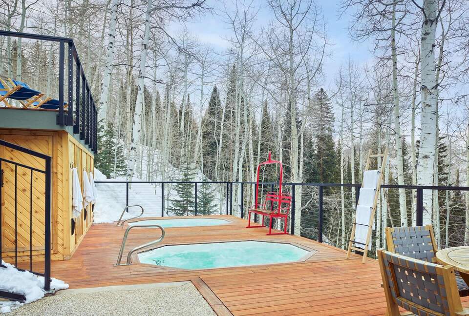Ski-In/Ski-Out Snowmass Condo with Fireplace & Mountain Views - Snowmass Village, Colorado
