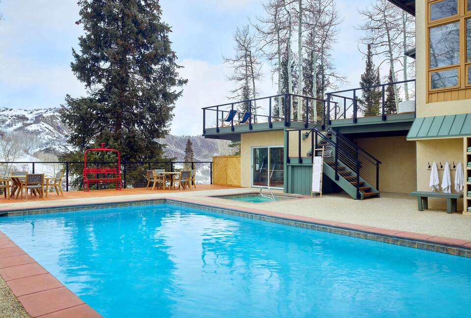 Ski-In/Ski-Out Snowmass Condo with Fireplace & Mountain Views - Snowmass Village, Colorado