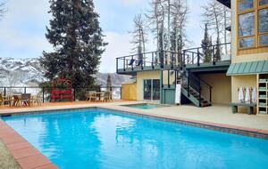 Ski-In/Ski-Out Snowmass Condo with Fireplace & Mountain Views - Snowmass Village, Colorado