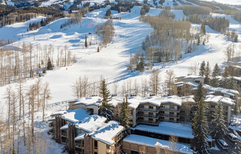 Ski-In/Ski-Out Snowmass Condo with Fireplace & Mountain Views - Snowmass Village, Colorado
