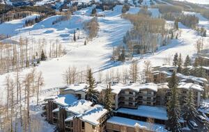 Ski-In/Ski-Out Snowmass Condo with Fireplace & Mountain Views - Snowmass Village, Colorado