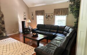 Stylish Family Home near Manchester with Bar & Jacuzzi - Hooksett, New Hampshire