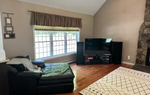 Stylish Family Home near Manchester with Bar & Jacuzzi - Hooksett, New Hampshire