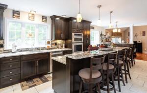 Stylish Family Home near Manchester with Bar & Jacuzzi - Hooksett, New Hampshire