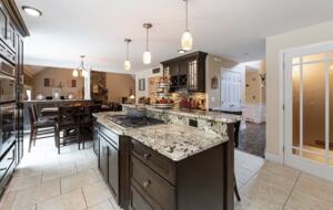 Stylish Family Home near Manchester with Bar & Jacuzzi - Hooksett, New Hampshire