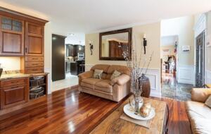 Stylish Family Home near Manchester with Bar & Jacuzzi - Hooksett, New Hampshire