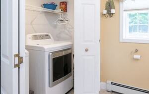 Stylish Family Home near Manchester with Bar & Jacuzzi - Hooksett, New Hampshire