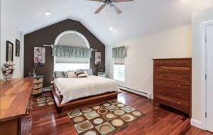 Stylish Family Home near Manchester with Bar & Jacuzzi - Hooksett, New Hampshire