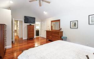 Stylish Family Home near Manchester with Bar & Jacuzzi - Hooksett, New Hampshire