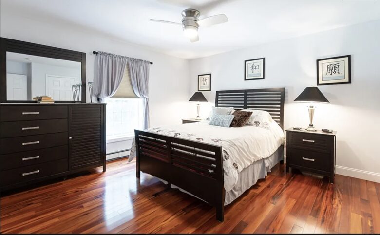 Stylish Family Home near Manchester with Bar & Jacuzzi - Hooksett, New Hampshire