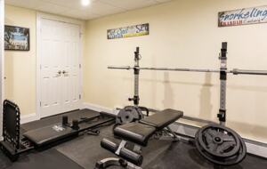 Stylish Family Home near Manchester with Bar & Jacuzzi - Hooksett, New Hampshire