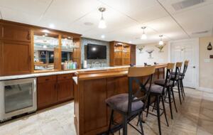 Stylish Family Home near Manchester with Bar & Jacuzzi - Hooksett, New Hampshire