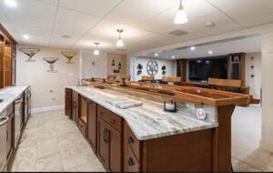 Stylish Family Home near Manchester with Bar & Jacuzzi - Hooksett, New Hampshire