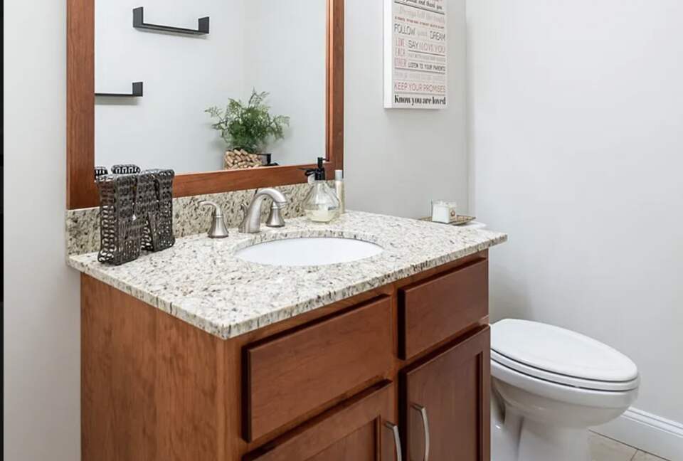 Stylish Family Home near Manchester with Bar & Jacuzzi - Hooksett, New Hampshire