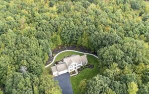 Stylish Family Home near Manchester with Bar & Jacuzzi - Hooksett, New Hampshire