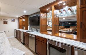 Stylish Family Home near Manchester with Bar & Jacuzzi - Hooksett, New Hampshire